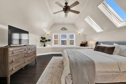 a bedroom with a bed and a ceiling fan at NEW! Fun & style Eastside MKE Best Day Townhouse in Milwaukee