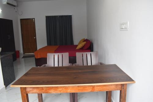 Posezení v ubytování GUNDAPPA cafe GOKARNA KUDLE beach