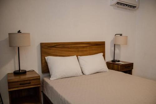 Ένα ή περισσότερα κρεβάτια σε δωμάτιο στο Modern Comfort in the Heart of Puerto Vallarta!