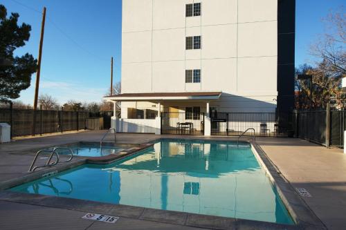 a swimming pool in front of a building at Candlewood Suites Roswell by IHG in Roswell