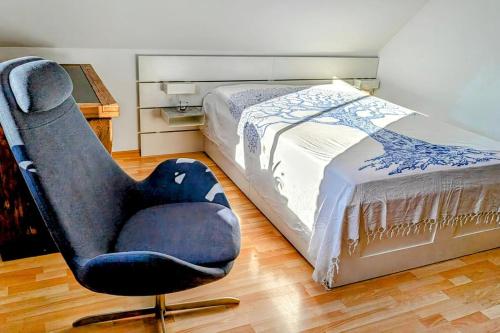 Ένα ή περισσότερα κρεβάτια σε δωμάτιο στο Schönes großes Haus in Neubrandenburg zentrum-, strandnah