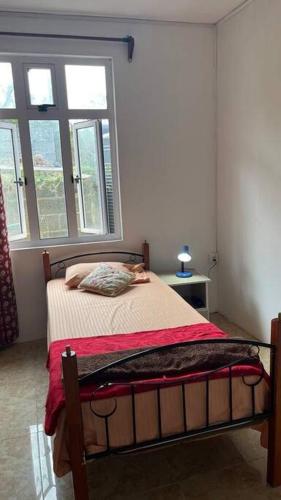 Una cama o camas en una habitación de cozy home in baie malgache