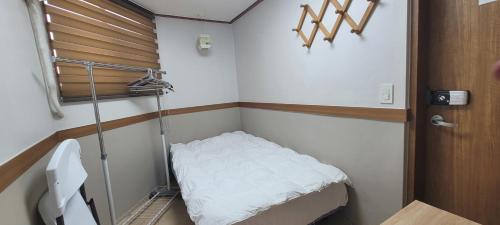 a small room with a small bed in it at Sweet House in Seoul