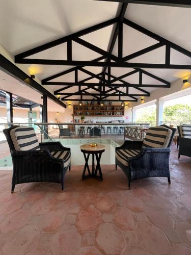 a patio with chairs and a table and a kitchen at Boutique Hotel La Casona in Valle de Ángeles