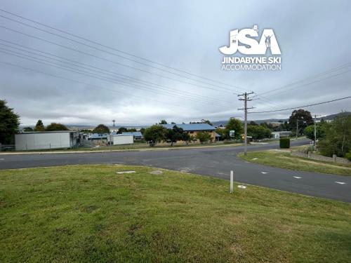 an empty street with a sign on the side of the road at Parkwood 4 in Jindabyne