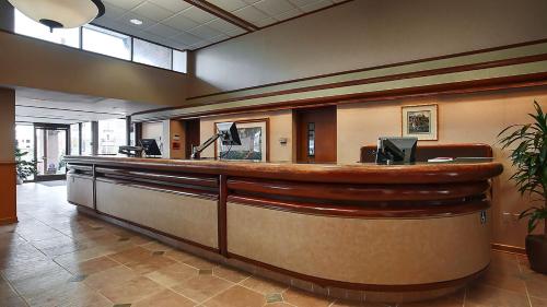 a lobby with a reception counter in a hospital at University Place Hotel and Conference Center in Portland