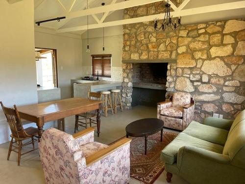 Ruang duduk di Rivierplaas Stilbaai - Rivierhuis
