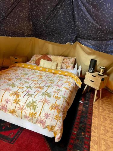 Una cama o camas en una habitación de Cosy Teepee to reconnect with Nature!