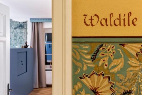 a door with a sign that reads variable in a room at Niedermairhof in Brunico