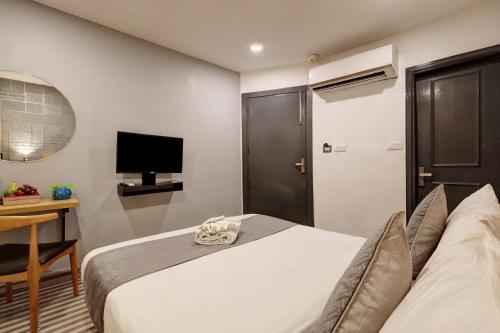 Hotel The Rasa Near Welcome Metro Stationにあるベッド
