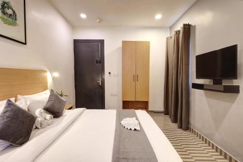 Hotel The Rasa Near Welcome Metro Stationにあるベッド