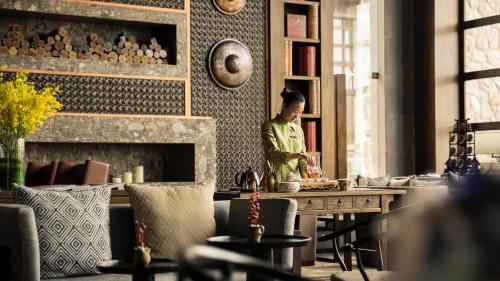 Χώρος καθιστικού στο InterContinental Lijiang Ancient Town Resort by IHG