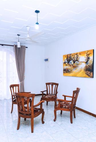 Ruang duduk di Avocado Retreat