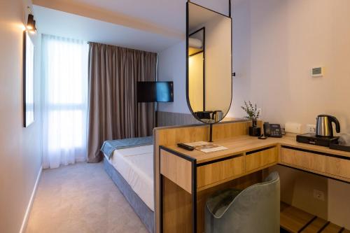 Dapur atau dapur kecil di Bavaria Blu Hotel and Conference Centre