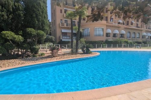 Photo de la galerie de l'établissement Pretty T5 with wifigarden and pool, à Saint-Raphaël