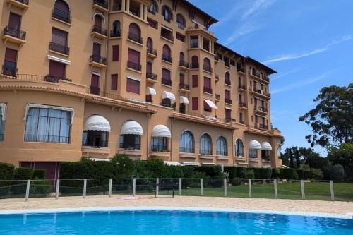 Photo de la galerie de l'établissement Pretty T5 with wifigarden and pool, à Saint-Raphaël