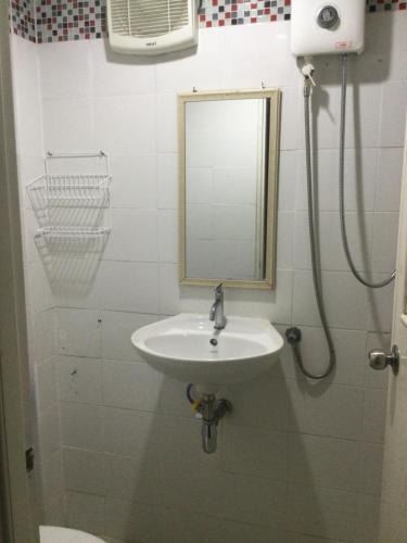 Un baño de Ananas Samui Hostel