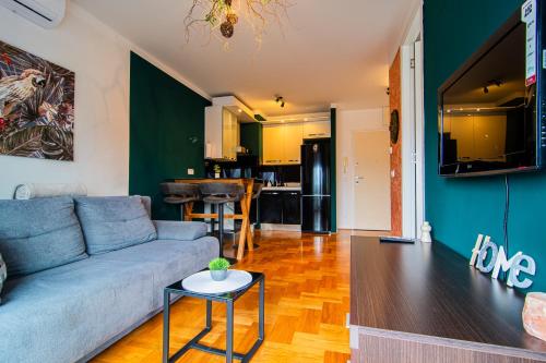 Flexible SelfCheckIns 114 - Zagreb - Bedroom - Loggia