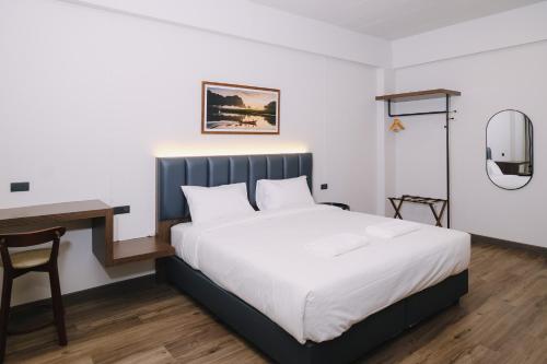 Ένα ή περισσότερα κρεβάτια σε δωμάτιο στο Raya Hotel Krabi