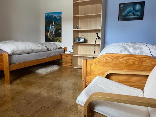Postel nebo postele na pokoji v ubytování Ferienzimmer Oelhaf Zimmer in Blau Self Check-In mit Key-Tresore
