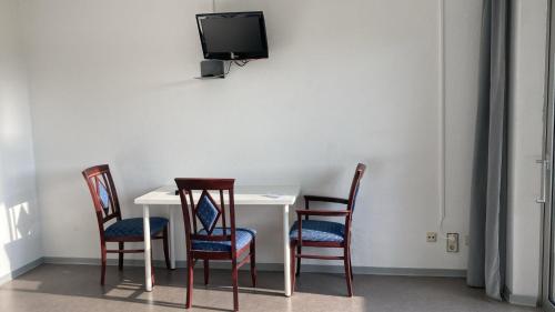 Μια τηλεόραση ή/και κέντρο ψυχαγωγίας στο Pension Highway 3