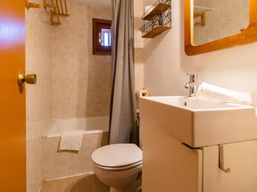 Koupelna v ubytování Apartamentos 3000 Formigal