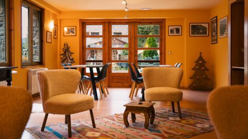 Posezení v ubytování Apartaments La Neu