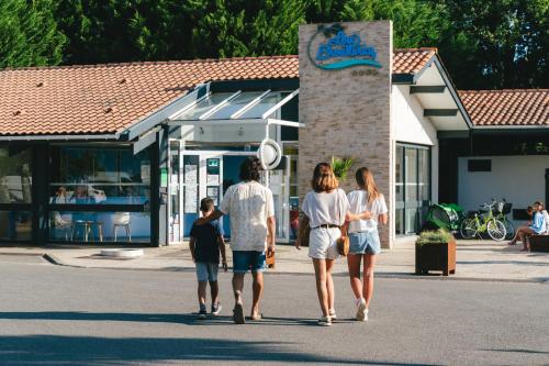 Επισκέπτες που μένουν στο Camping Lou Broustaricq