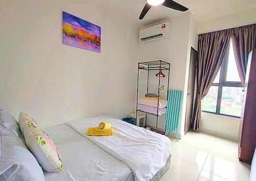 Ένα ή περισσότερα κρεβάτια σε δωμάτιο στο Cozy Lakeview Bliss, Peaceful Retreat #LE1