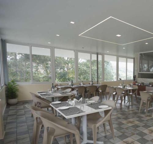 Restaurace v ubytování Coastal Grand Resorts - Akshaya