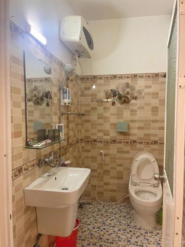 a bathroom with a toilet and a sink at X-Stay Thư Trung in Hai Phong