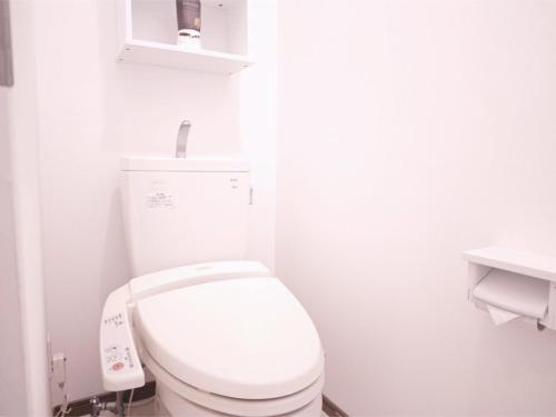 a white bathroom with a toilet and a sink at EIDOUYADO鶴見橋QB-one 10min難波 3min全生活便利 in Osaka