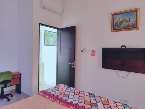 Телевизор и/или развлекательный центр в Sweet House Homestay Near Mall Pekanbaru Sudirman