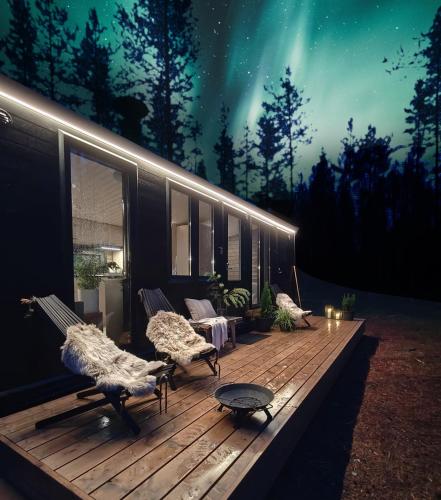 Gallery image of Lapland Riverside Cabin 1 VADELMA, Ylläs, Tiny Home with Sauna, Fireplace, Terrace, BBQ, Wifi, Ski, Fishing, Pets OK in Äkäslompolo