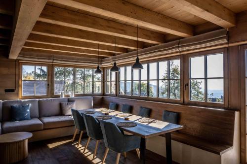 Ein Sitzbereich in der Unterkunft Chalet Javorka