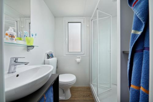 a bathroom with a sink and a toilet and a shower at Albatross Mobile Homes on Valamar Camping Lanterna in Poreč