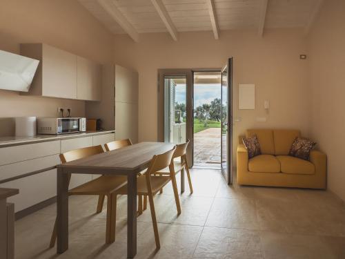 Kuchyň nebo kuchyňský kout v ubytování Villa Aris