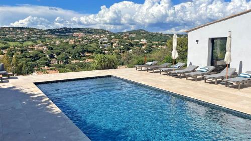 Villa moderne avec piscine privée et 4 chambres - Sainte-Maxime Les Geais