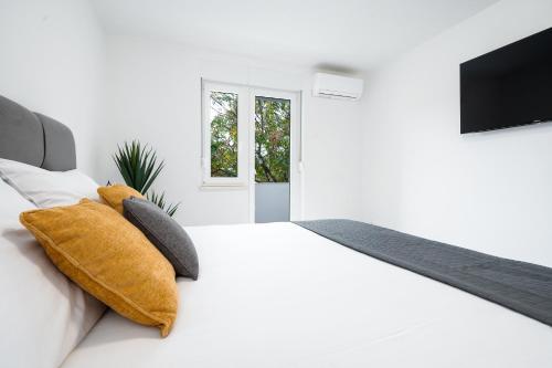 Luxury 2 bedrooms app with terrace in CENTER OLD TOWN