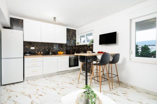Luxury 2 bedrooms app with terrace in CENTER OLD TOWN