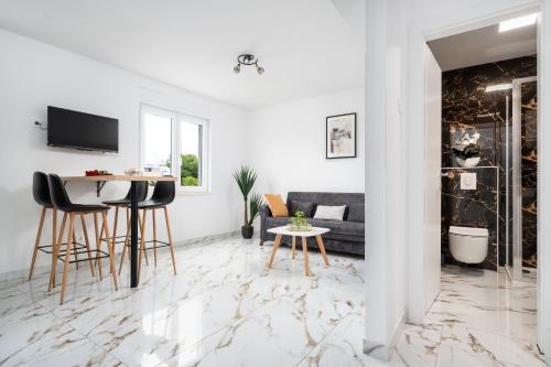 Luxury 2 bedrooms app with terrace in CENTER OLD TOWN
