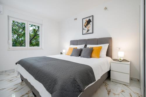 Luxury 2 bedrooms app with terrace in CENTER OLD TOWN