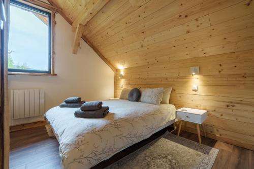 a bedroom with a bed in a wooden cabin at Chalet Chataigne - Magnifique vue montagne in Cornimont