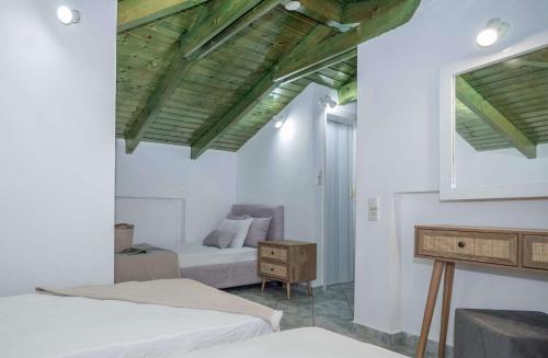 Кровать или кровати в номере Villa Spiros II Apartments & Studios 50m From Center 300m From Laganas Beach Ideal For Families And Groups