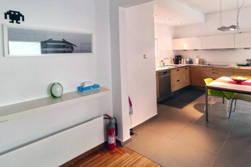 Sunny southern Athens flat near the seaside