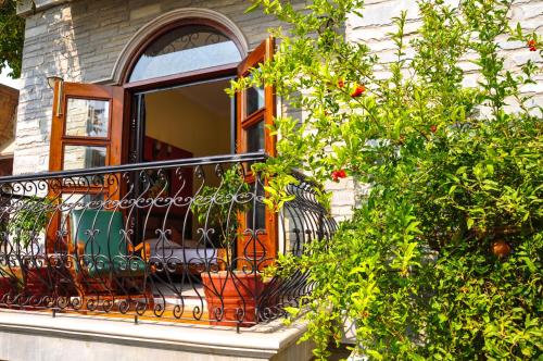 Balkón nebo terasa v ubytování Chanoud House