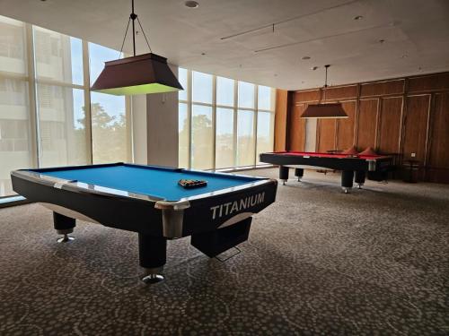 Τραπέζι μπιλιάρδου στο Premium 3BR, 57th Floor, Italian Design