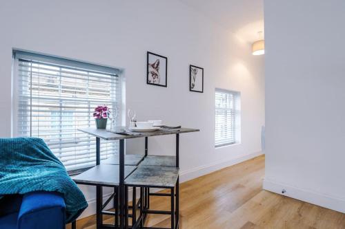 Posezení v ubytování Sleeps 4, Duplex Apartment, Long Term Disc