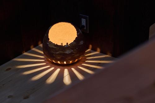 a vase sitting on top of a table at 博世庵 in Nishikatsuracho