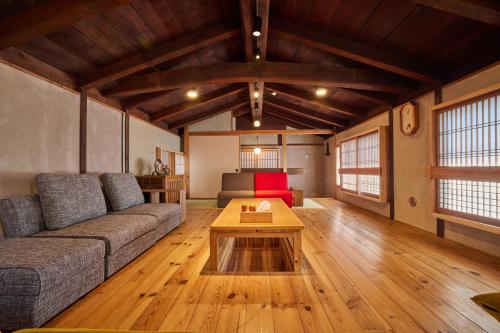 a living room with a couch and a table at 博世庵 in Nishikatsuracho